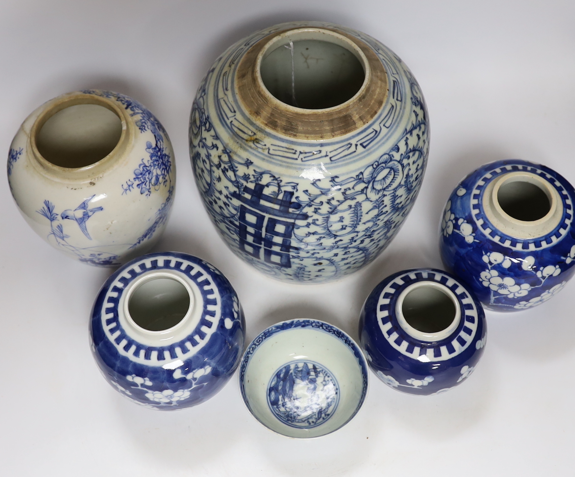 A group of four Chinese blue and white jars and a bowl, together with a similar Japanese jar, tallest 21cm